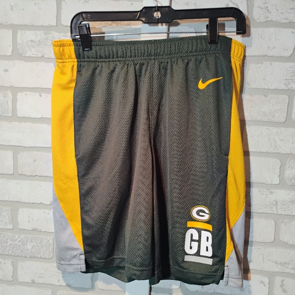 Green Bay Packers/ Nike Shorts, MD NEW With Tags